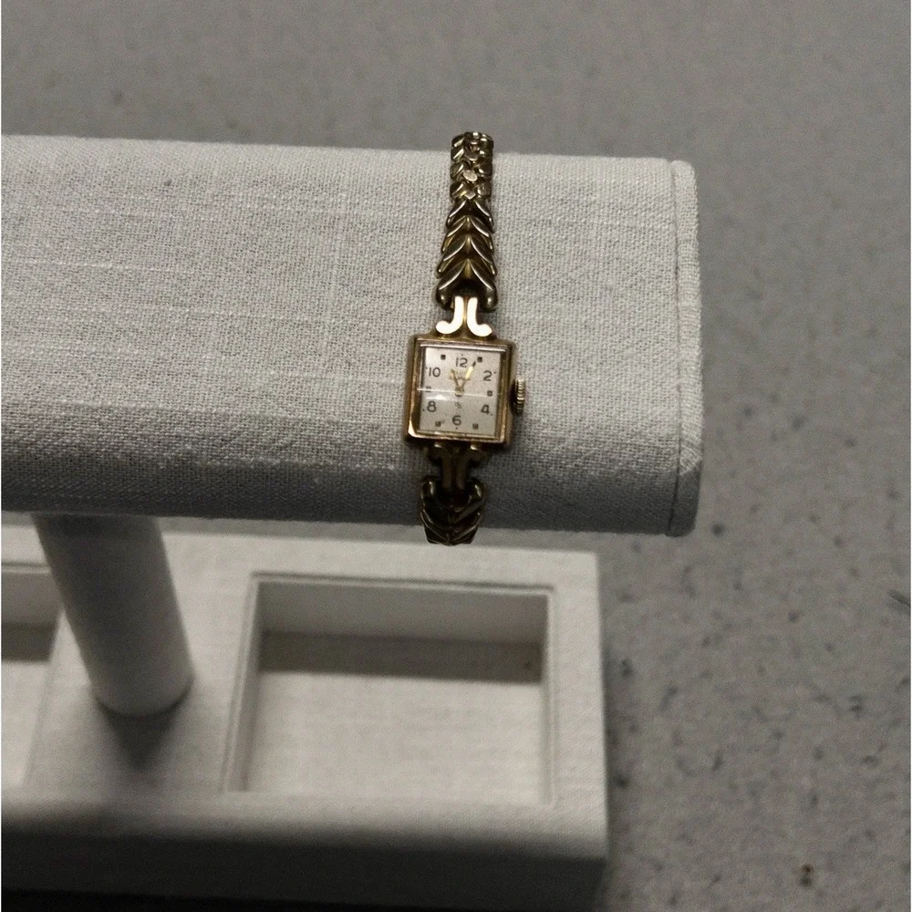Elgin Gold Filled‎ 17 Jewels 15mm Womens Vintage Watch Engraved Back Case